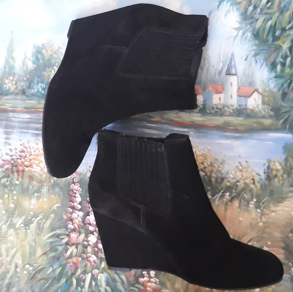 Saks Fifth Avenue Willa Wedge Ankle Boots - Size 9 Black Leather Boots - Picture 1 of 11